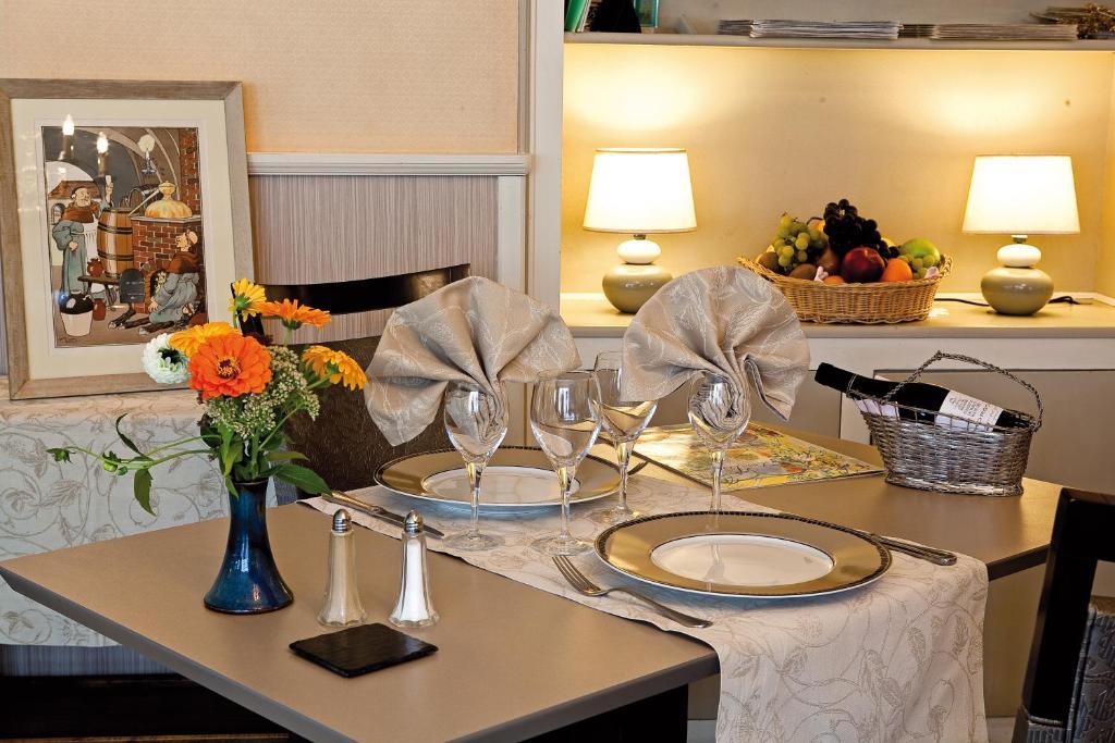 Logis Hotel Du Pont Neuf Le Veurdre Ngoại thất bức ảnh