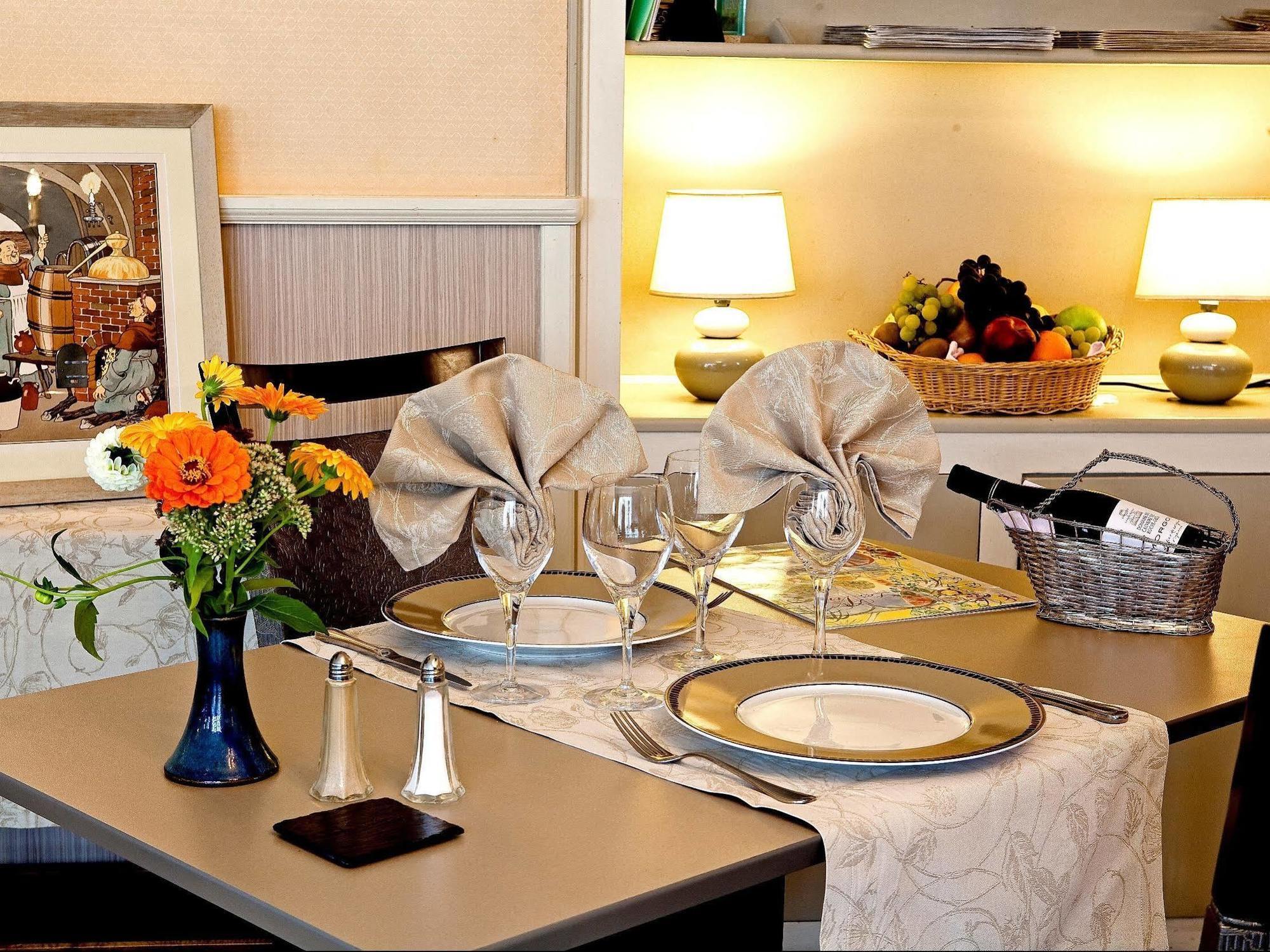 Logis Hotel Du Pont Neuf Le Veurdre Ngoại thất bức ảnh