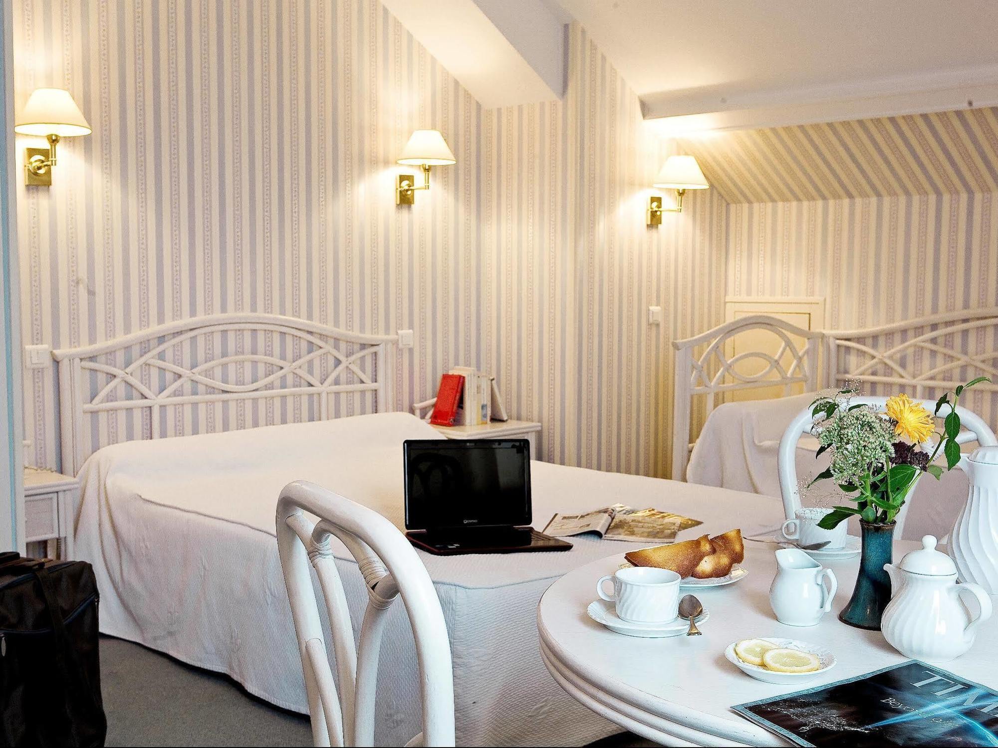 Logis Hotel Du Pont Neuf Le Veurdre Ngoại thất bức ảnh