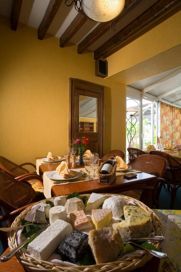 Logis Hotel Du Pont Neuf Le Veurdre Ngoại thất bức ảnh